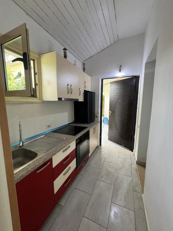 Kuchyň nebo kuchyňský kout v ubytování Mateo Villa Vlore
