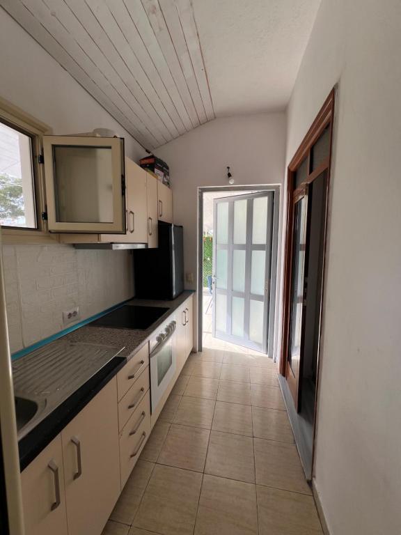 Kuchyň nebo kuchyňský kout v ubytování Mateo Villa Vlore