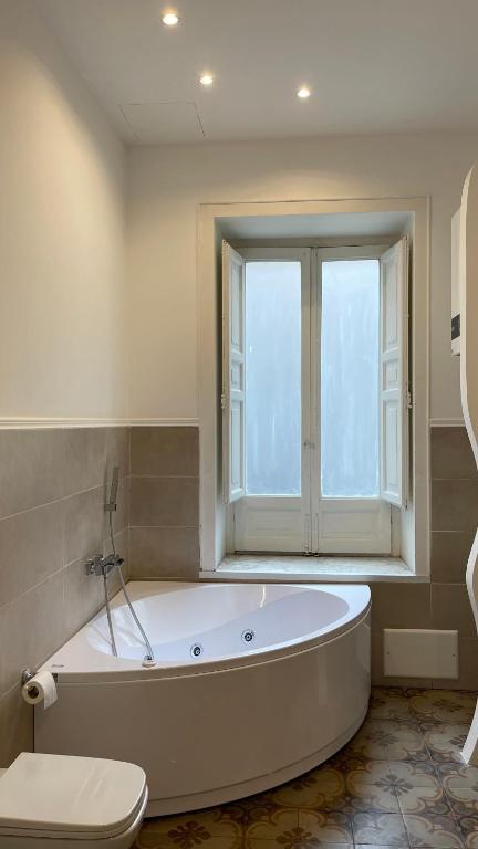 A bathroom at DonnaFrancaFlorio