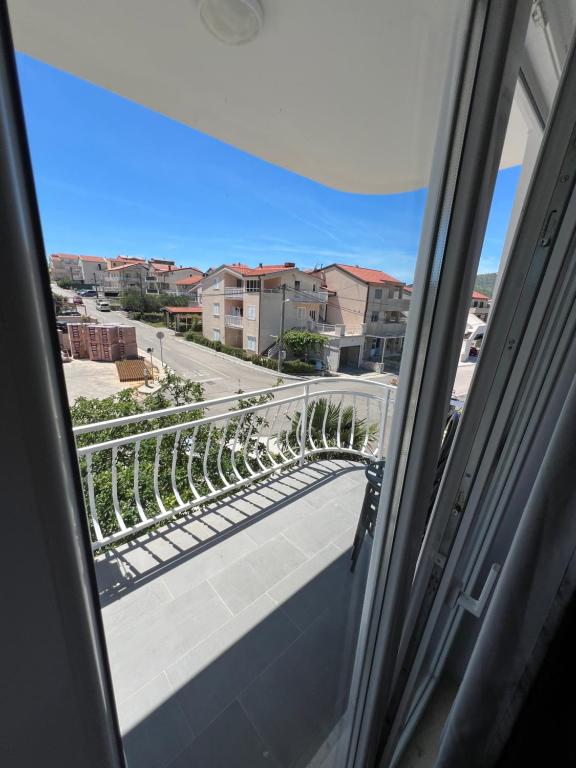 Balkón nebo terasa v ubytování Apartmani Nika