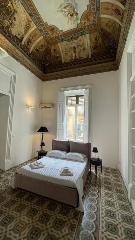 A bed or beds in a room at DonnaFrancaFlorio