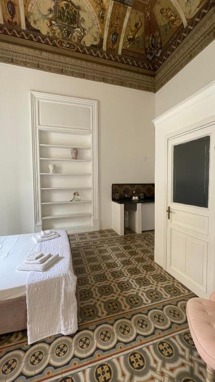 A bed or beds in a room at DonnaFrancaFlorio