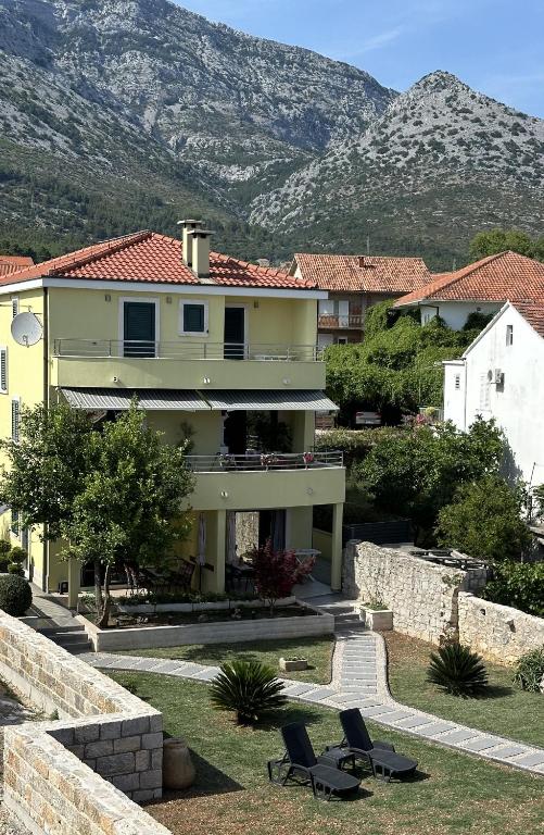 Výhľad na hory alebo výhľad na hory priamo z apartmánu