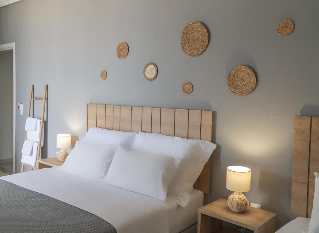 Postel nebo postele na pokoji v ubytování Rondo's Hotel