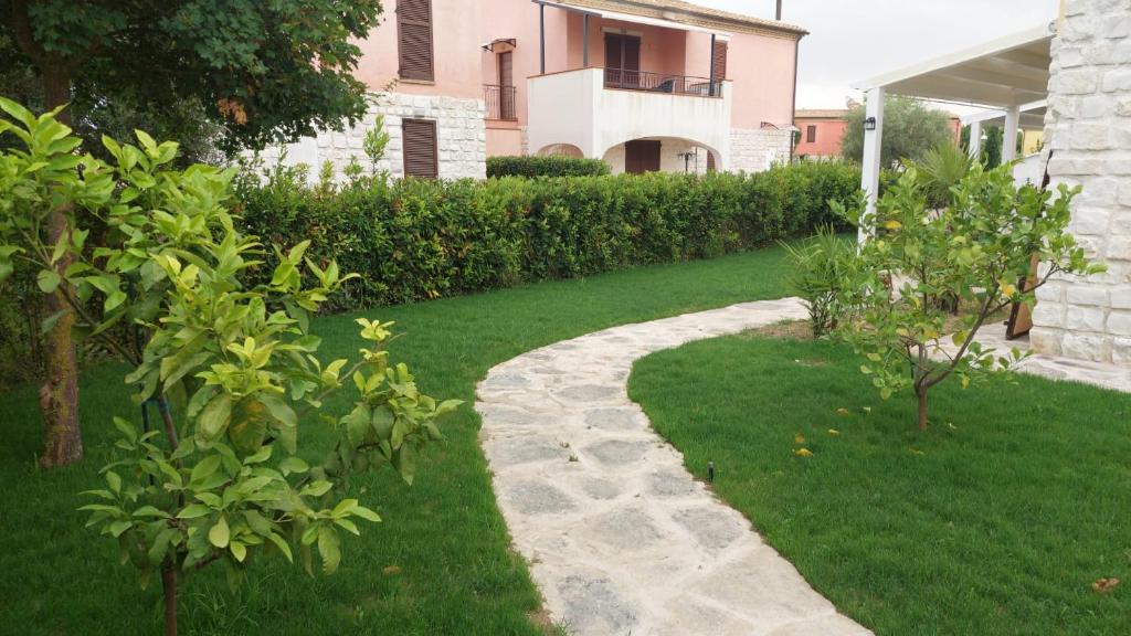 Zahrada ubytování Casa Antia, nuovo bilocale con giardino in Residence con piscina