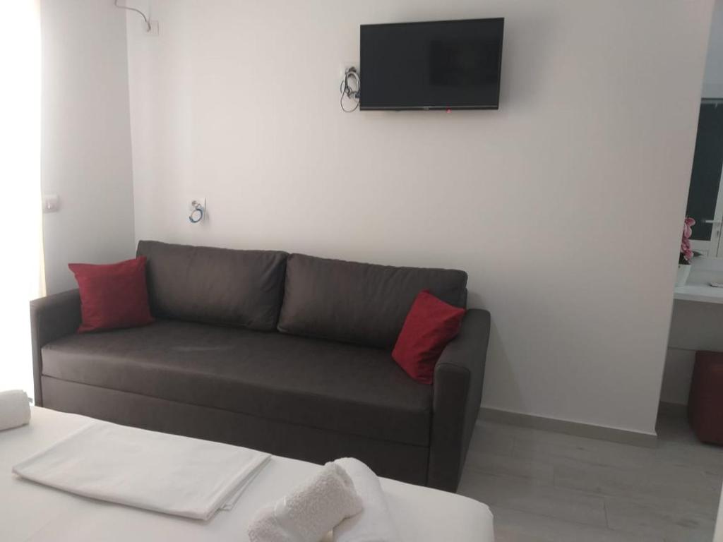 TV a/nebo společenská místnost v ubytování Deka-X Rooms