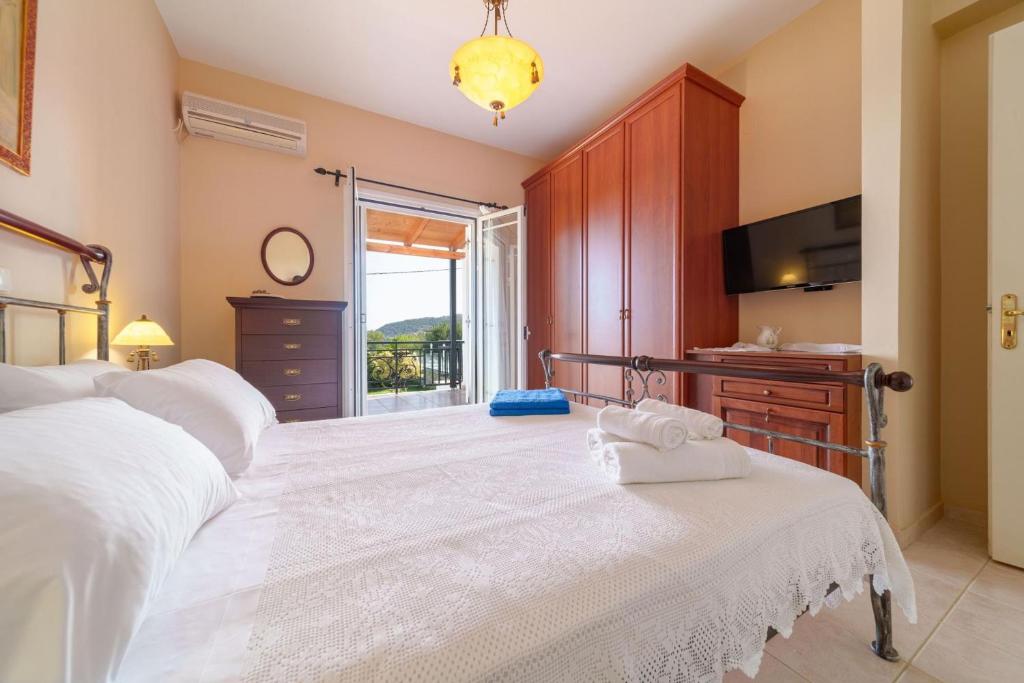 Postel nebo postele na pokoji v ubytování Iphigenia Apartments at Katelios