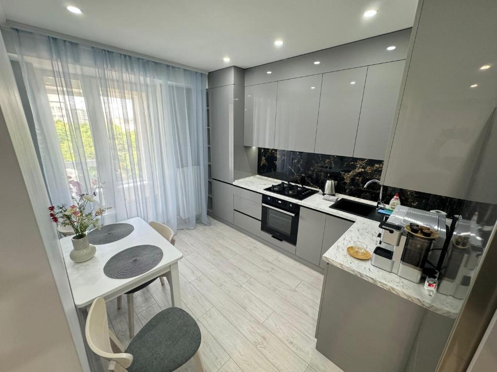 Η κουζίνα ή μικρή κουζίνα στο Modern Apartment near Airport