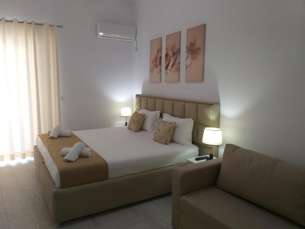 Deka-X Rooms