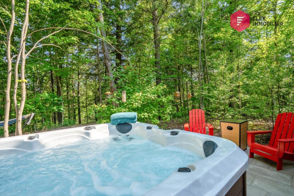 Zahrada ubytování Le Coureur des bois de Portneuf - Private hot tub Pool Sauna Trails
