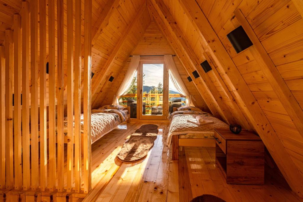 Postel nebo postele na pokoji v ubytování Mountain House Komovi-Radunovic DE LUX