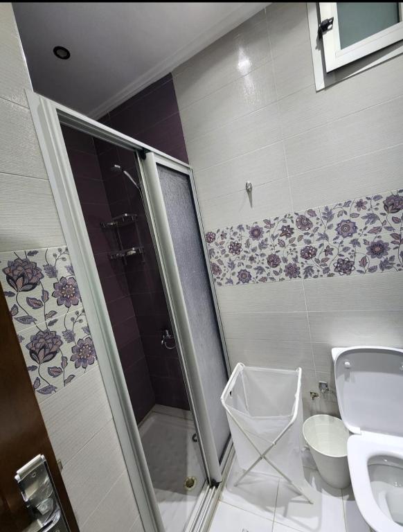 Koupelna v ubytování Spacious Appartment in the heart of Tangier with 2 living rooms, 2 bedrooms KING SIZE beds, 2 baths, 2 patios