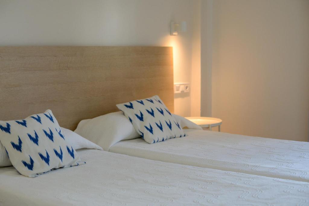 Postel nebo postele na pokoji v ubytování Hostal Jakiton