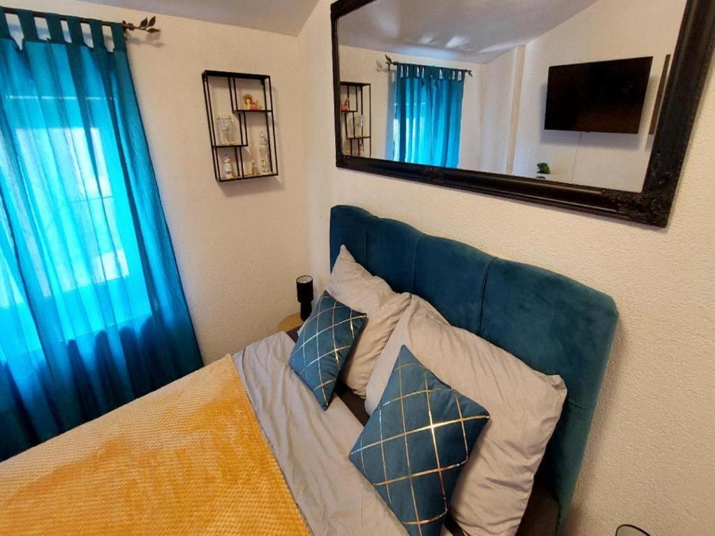 Postel nebo postele na pokoji v ubytování 4 Colors Rooms, Cres