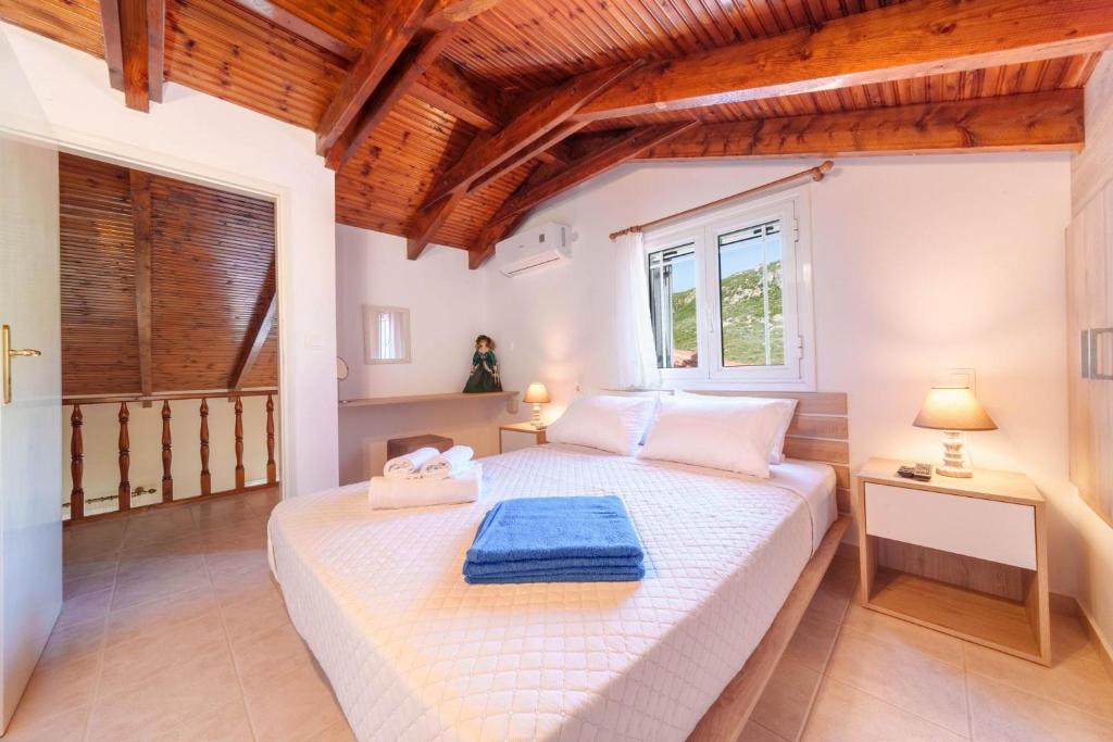 Postel nebo postele na pokoji v ubytování Iphigenia Apartments at Katelios