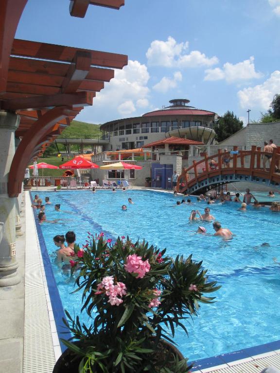 Bazén v ubytování Hotel Cascade Resort & Spa nebo v jeho okolí