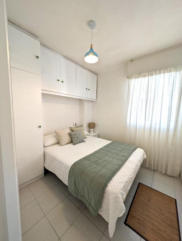 Postel nebo postele na pokoji v ubytování Torreviejaplace