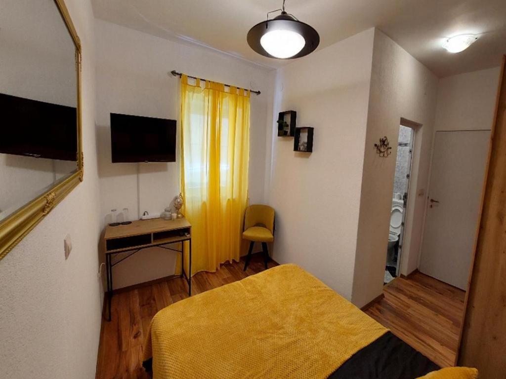 TV a/nebo společenská místnost v ubytování 4 Colors Rooms, Cres