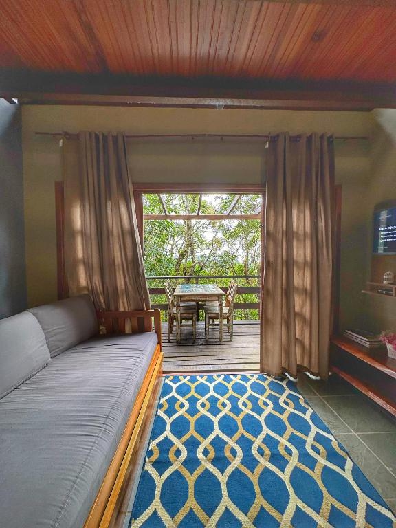 Chalé dos Pássaros - Varanda com vista p/ Natureza