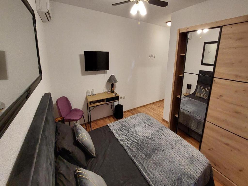 TV a/nebo společenská místnost v ubytování 4 Colors Rooms, Cres