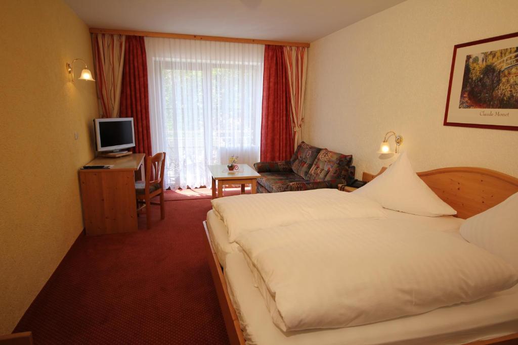 Postel nebo postele na pokoji v ubytování Hotel Pension Fleischmann