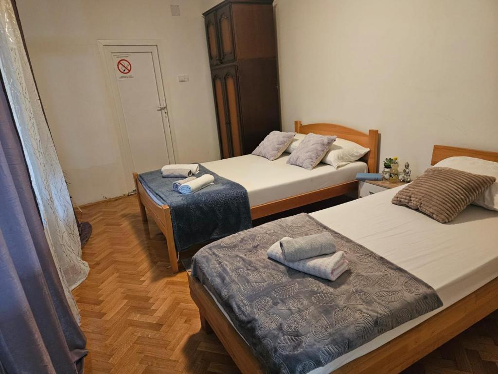 Postel nebo postele na pokoji v ubytování Apartmani, sobe Žiža