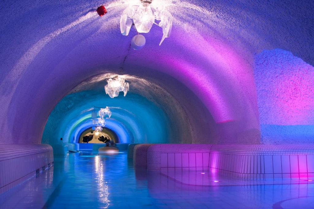 Bazén v ubytování Hotel Cascade Resort & Spa nebo v jeho okolí