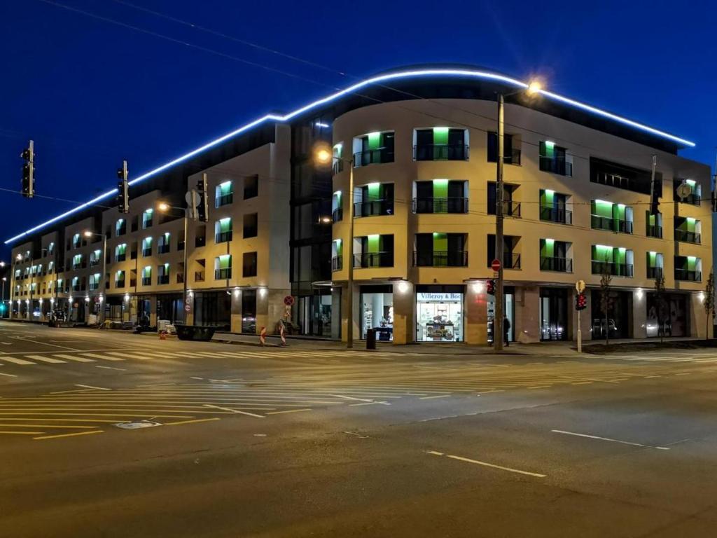 Rebany Apartman 1 4025 Debrecen, Antall József utca 4 emelet 3 ajtó kép - 1
