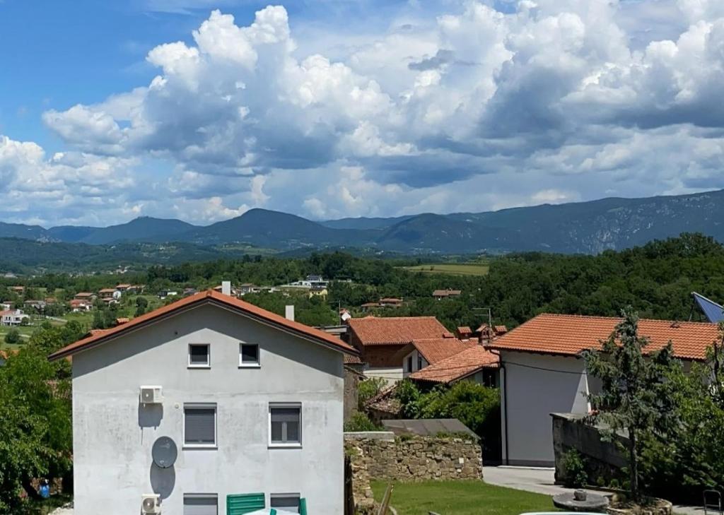 Nespecifikovaný výhled na hory nebo výhled na hory při pohledu z apartmánu