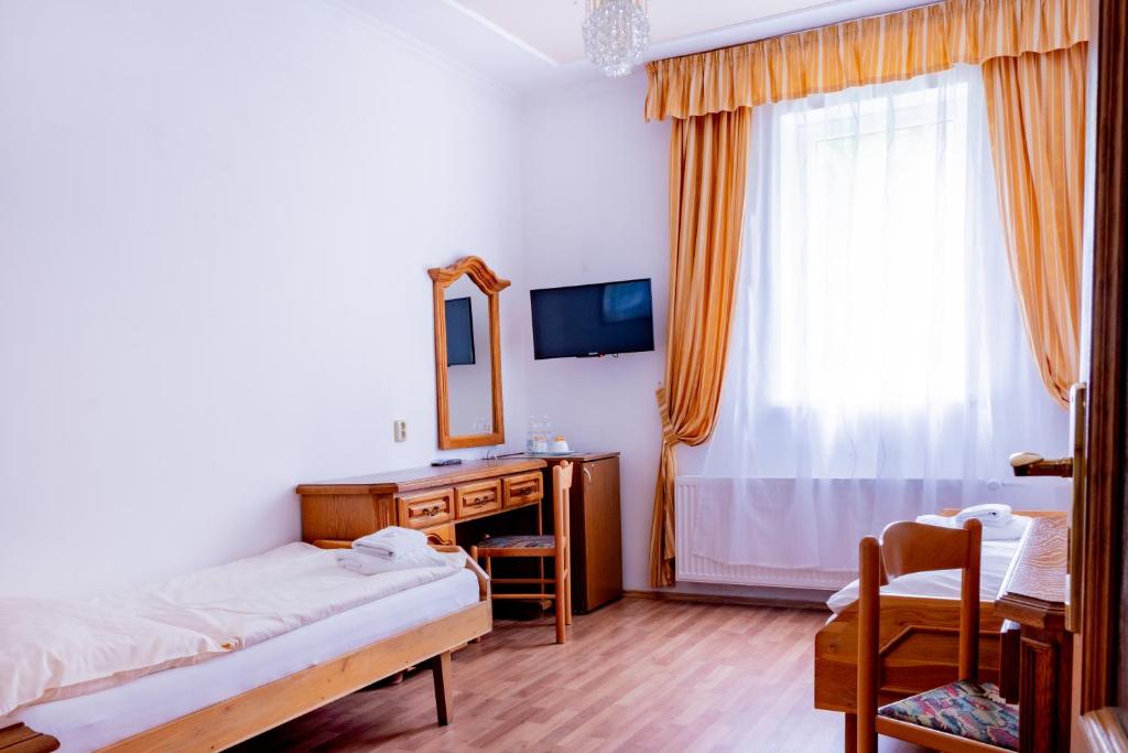 Postel nebo postele na pokoji v ubytování Hotel Praga