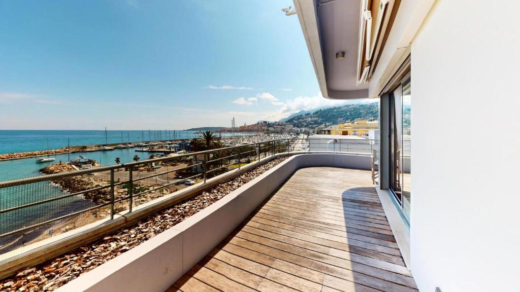 Fotografia z galérie ubytovania Résidence Hambury Palace - GIOTTO - Magnifique 3P face mer avec grande terrasse et parking MAE-8804 v Mentone