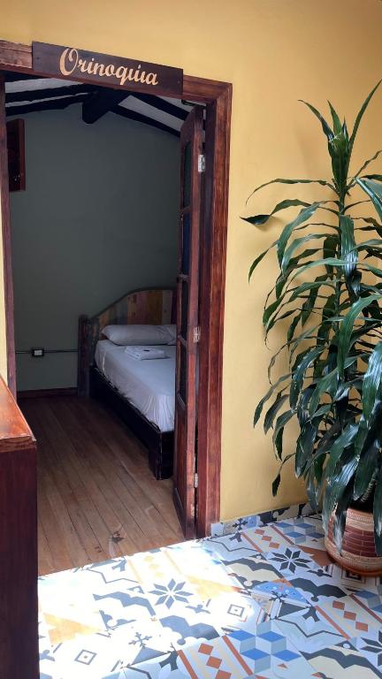 Postel nebo postele na pokoji v ubytování Hostal Casa Astromelia