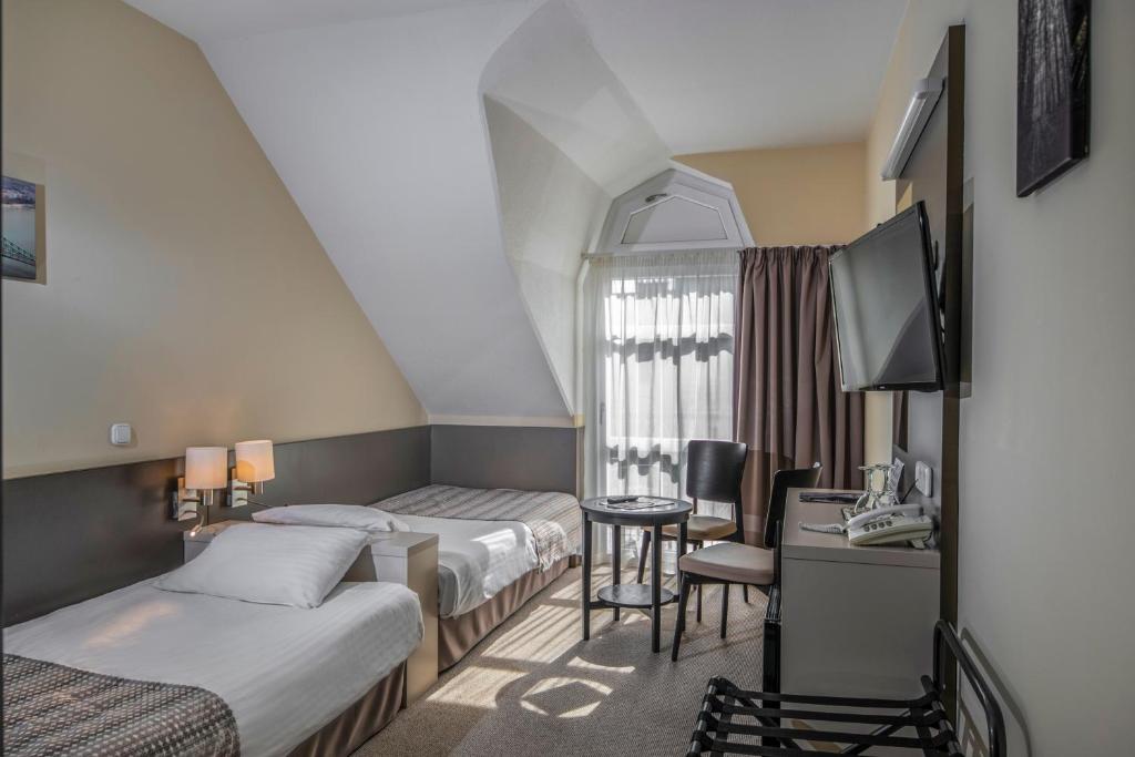 
Standard Room with Two Single Beds
