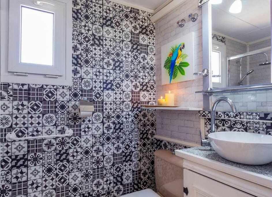 A bathroom at Bungalow Pink lago jardín