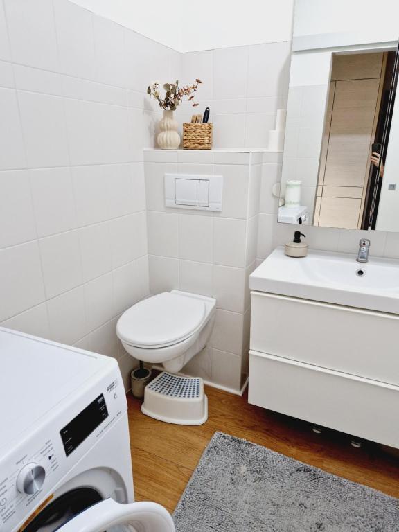 Kúpeľňa v ubytovaní Apartament z tarasem widok na jezioro - Ostroda