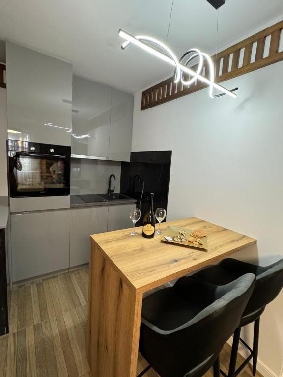 Kuchyň nebo kuchyňský kout v ubytování Apartments Radović