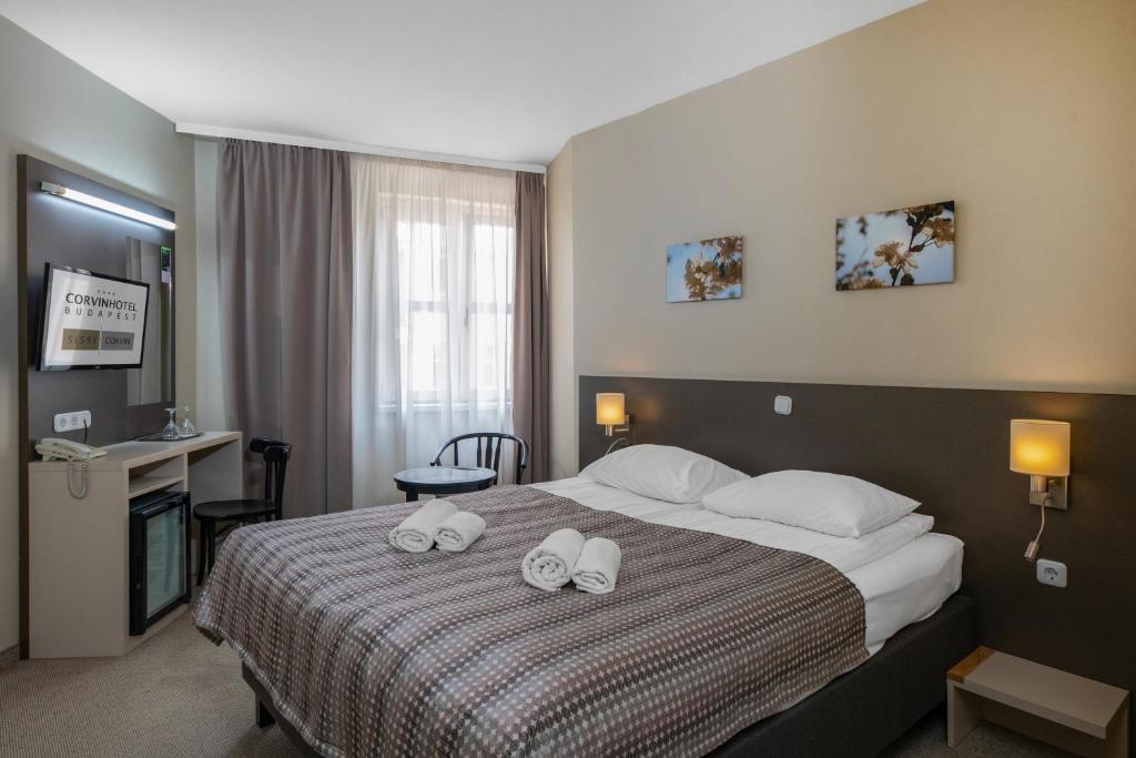 Postel nebo postele na pokoji v ubytování Corvin Hotel Budapest Corvin Wing