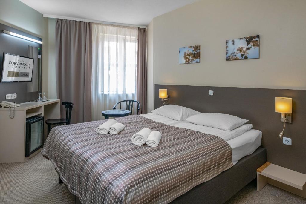 Postel nebo postele na pokoji v ubytování Corvin Hotel Budapest Corvin Wing