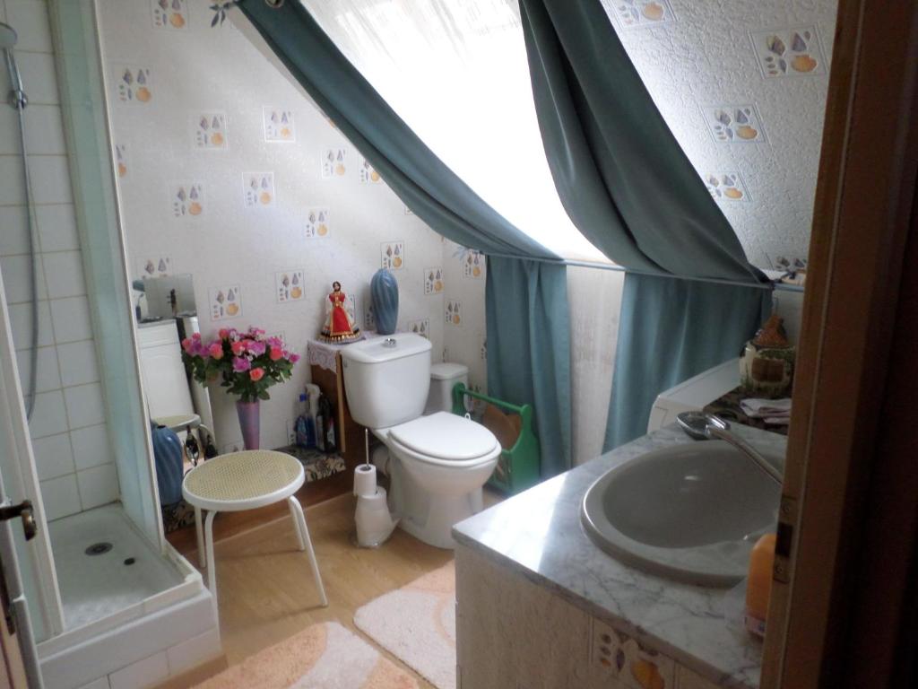 A bathroom at Les Renaudines
