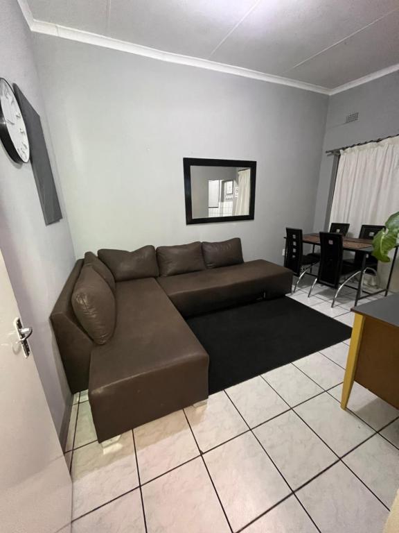 Ruang duduk di Kiewiets Cradle Guest House