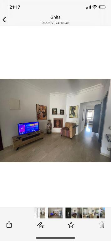 TV a/nebo společenská místnost v ubytování Bel appartement à skhirat plage et à 20 mn de Rabat