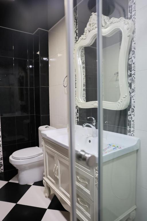 Koupelna v ubytování Royal Renaissance Hotel