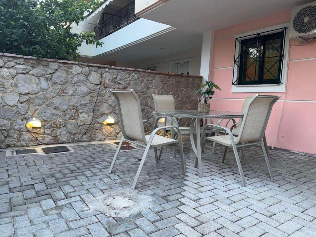 Patio nebo venkovní prostory v ubytování Ifigeleni studios