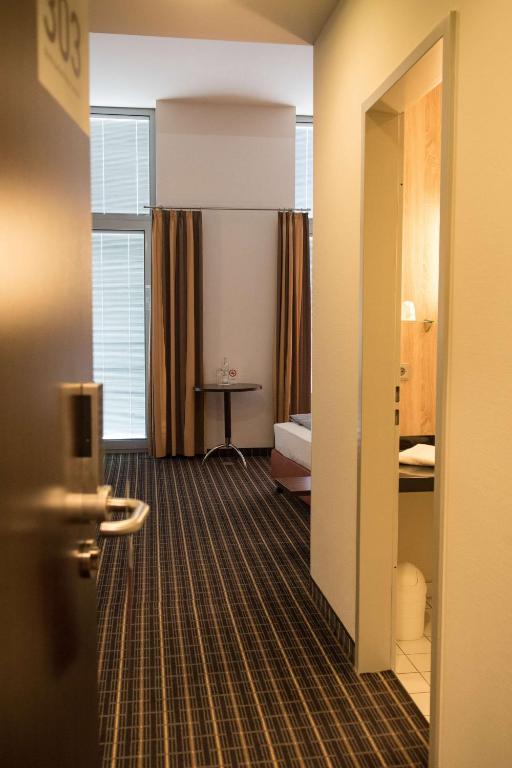 Koupelna v ubytování Livenwork Hotel & CoWorking GVZ Ingolstadt