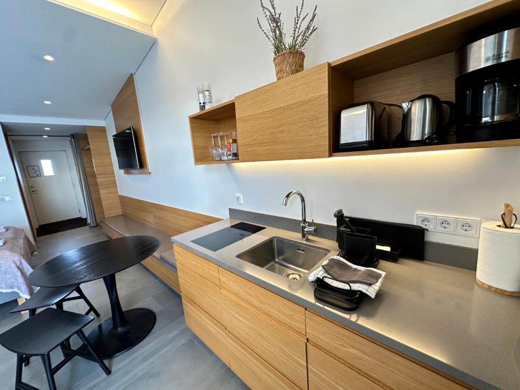 Kuchyň nebo kuchyňský kout v ubytování Eiðhús Apartments