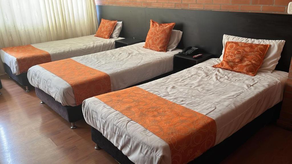 Postel nebo postele na pokoji v ubytování Hotel Bogota Astral