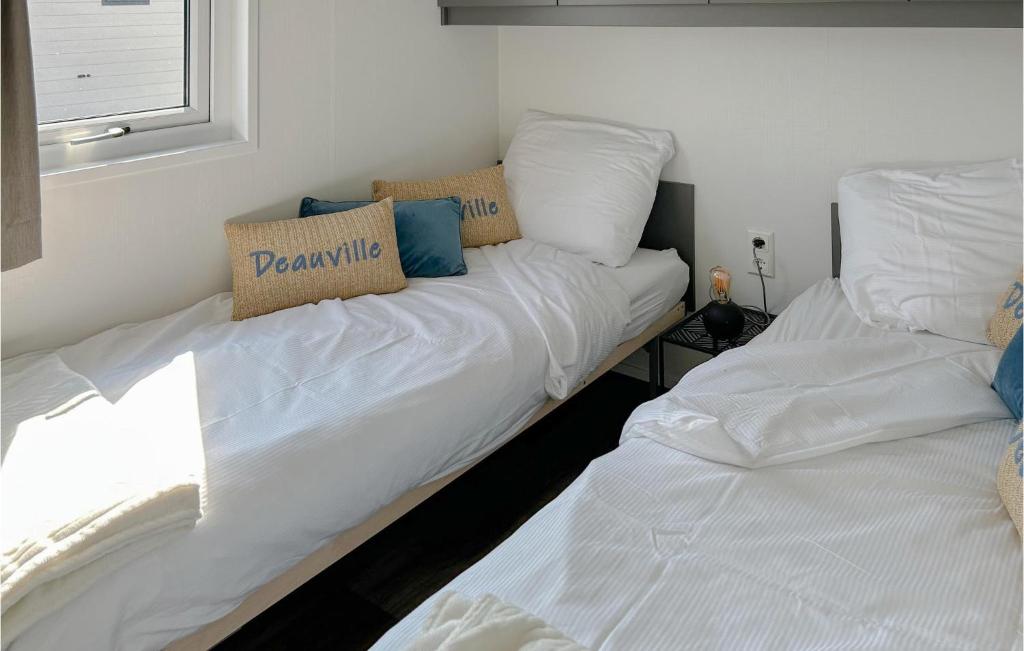 Postel nebo postele na pokoji v ubytování Vakantiepark De Zeeuwse Parel