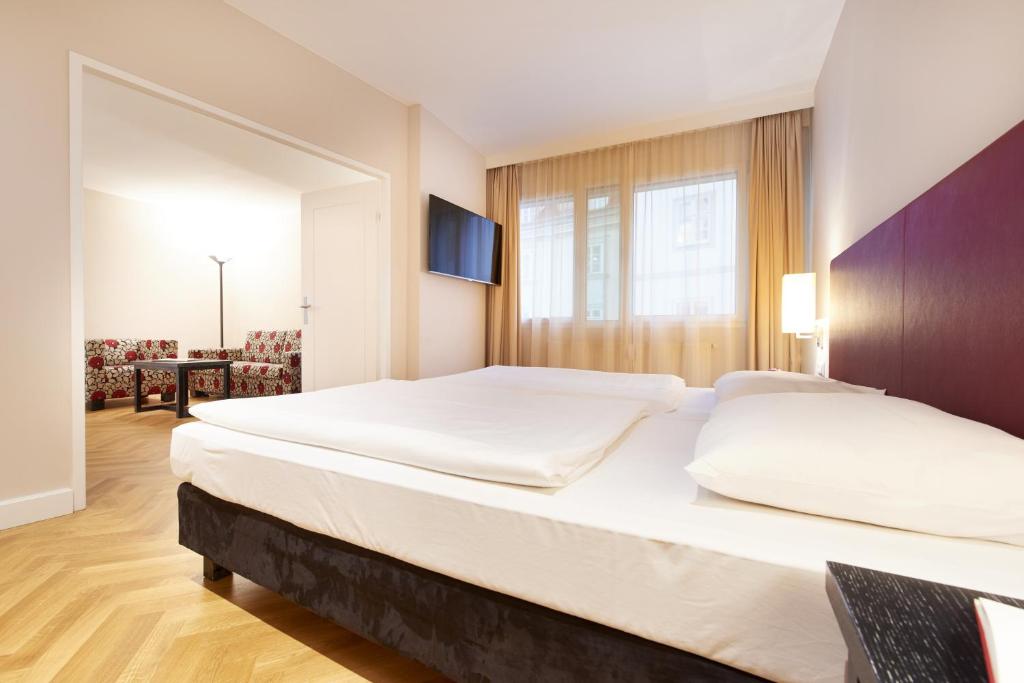 Postel nebo postele na pokoji v ubytování Singerstrasse 21-25 Aparthotel 350m next to St Stephen's Square