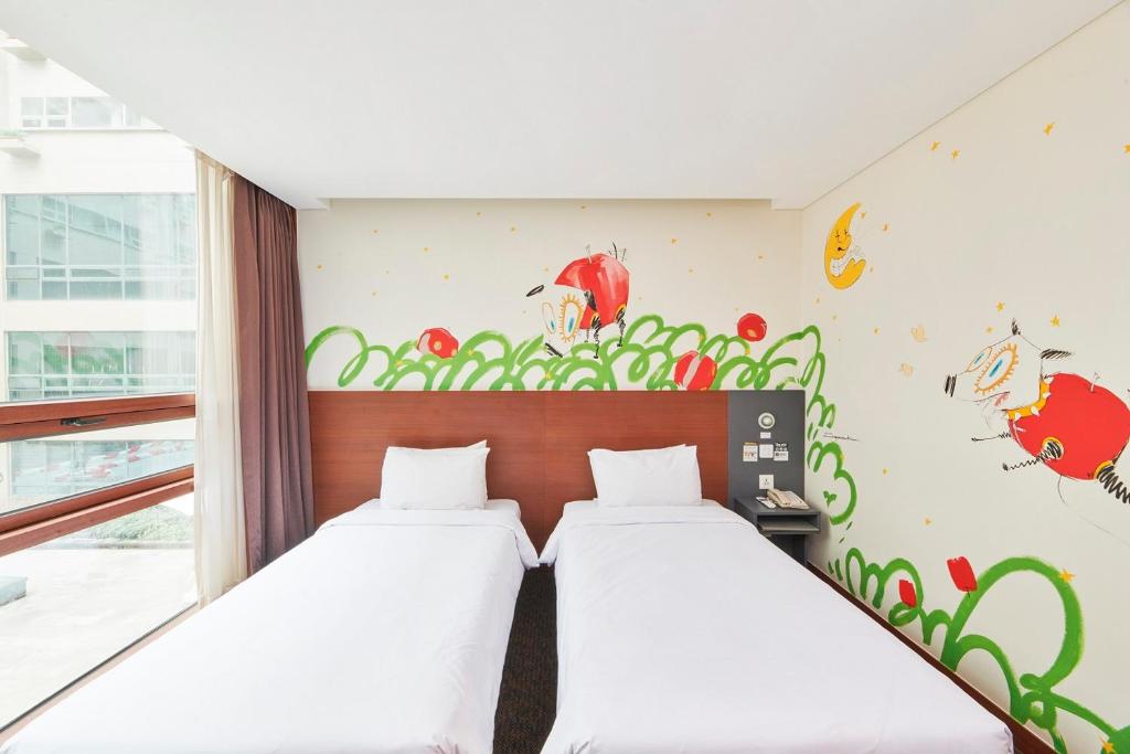 Hotel Skypark Kingstown Dongdaemun - DIVE IN PANMOOK KIM ART STAY SEOUL 2 / TWIN