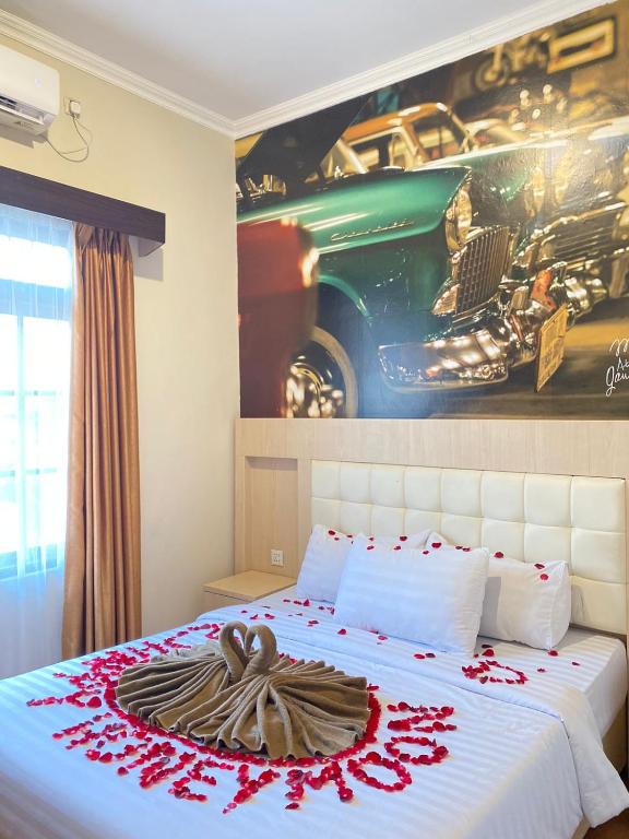 Postel nebo postele na pokoji v ubytování Ayuri Hotel Malioboro